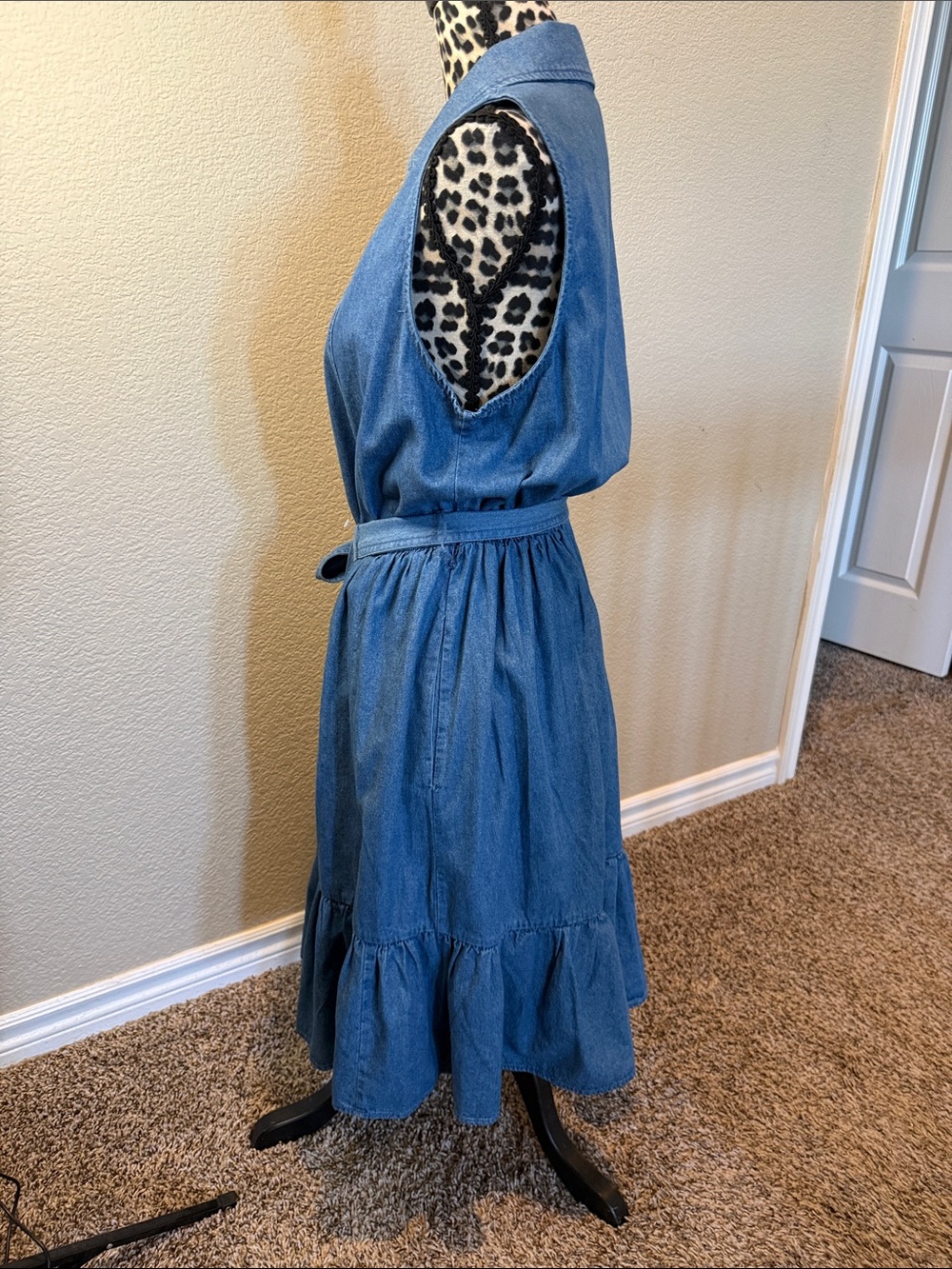 Draper James Blue Sleeveless Button-Front Denim Midi Dress with Tie Waist - Picture 4 of 8